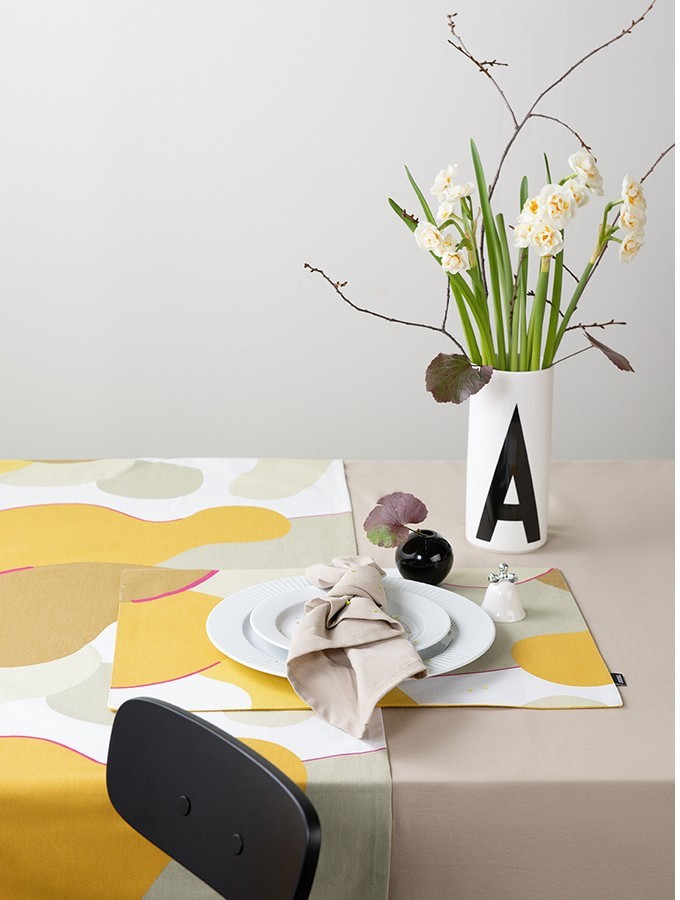 Дорожка на стол из хлопка горчичного цвета с авторским принтом из коллекции freak fruit, 45х150 см