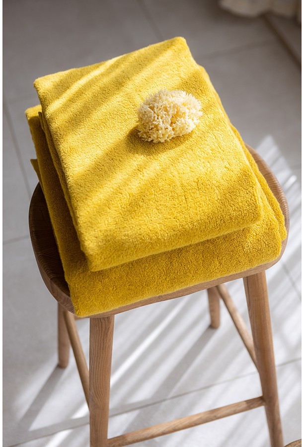 Полотенце для рук горчичного цвета из коллекции essential, 50х90 см